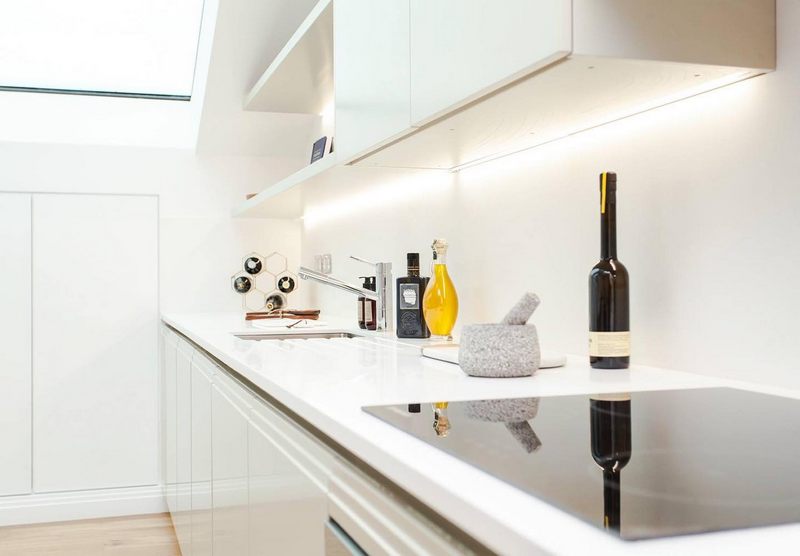 đá ốp bếp màu trắng