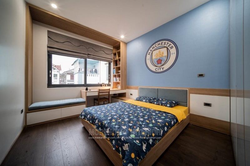 Giá sách lớn giúp trẻ để được nhiều sách vở và tiện dụng khi lấy dùng, cất đi nhanh chóng, sắp xếp dễ dàng, khoa học